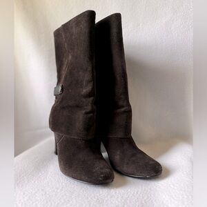 Tahari Size 8 1/2 Brown Suede Women’s Heeled Boots.